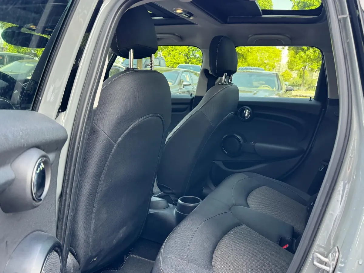 2022 MINI MINI 1.5T 102HP L3 7DCT,autocango,china used car exporter,china ev exporter,chinese used car exporter,chinese used ev exporter