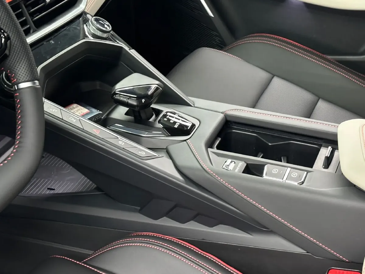 2020 LYNK&CO 06 1.5T 177HP L3 7DCT,autocango,china used car exporter,china ev exporter,chinese used car exporter,chinese used ev exporter