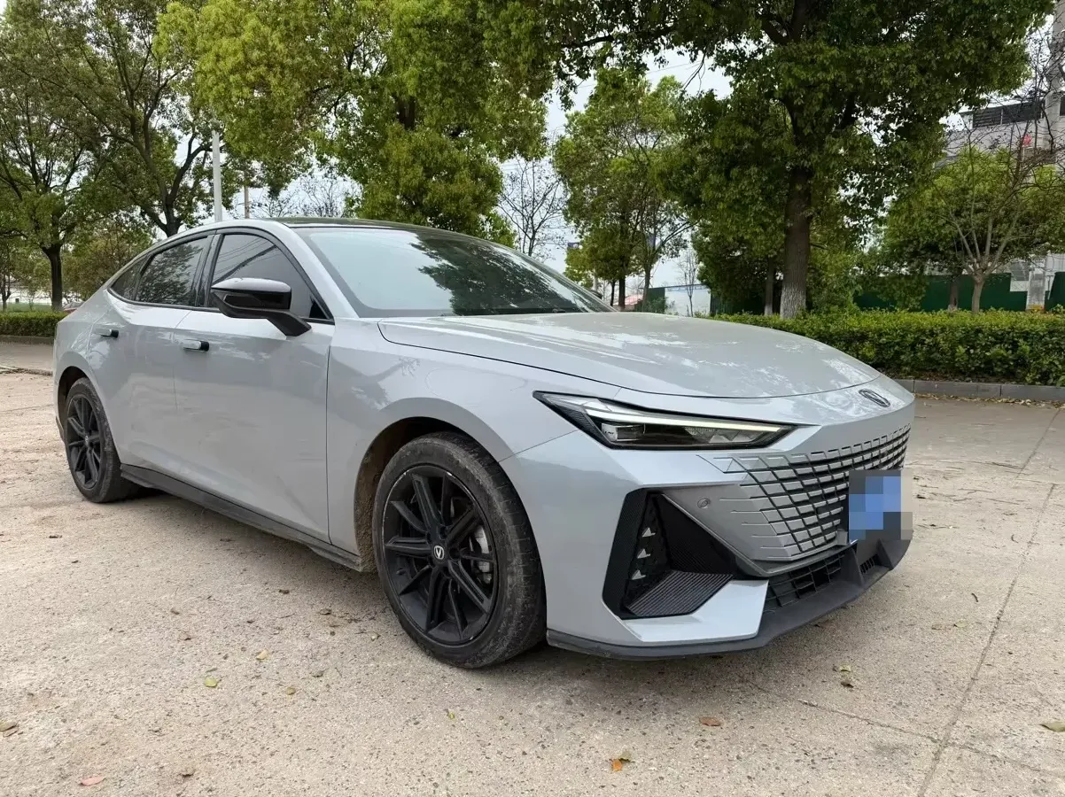 2022 ChangAn UNI-V 1.5T 188HP L4 7DCT,autocango,china used car exporter,china ev exporter,chinese used car exporter,chinese used ev exporter