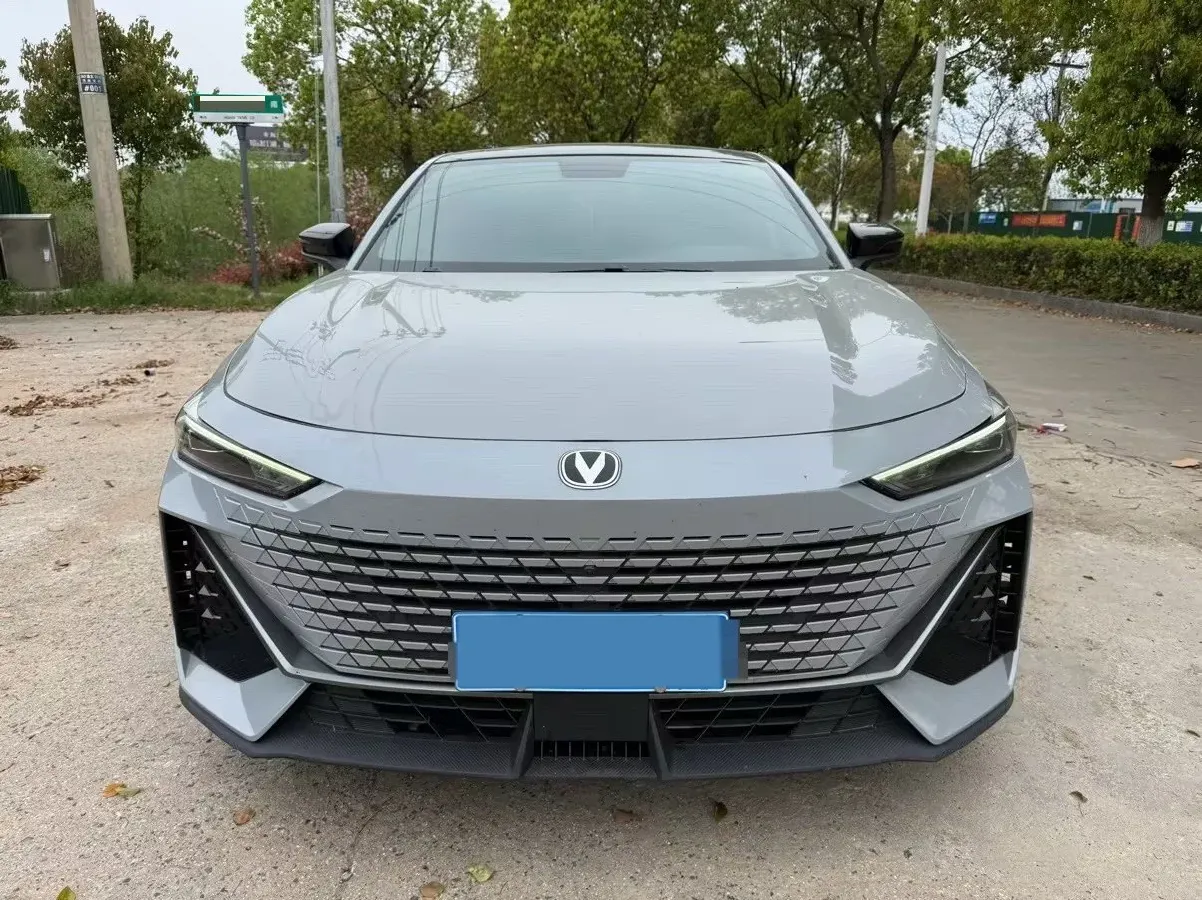 2022 ChangAn UNI-V 1.5T 188HP L4 7DCT,autocango,china used car exporter,china ev exporter,chinese used car exporter,chinese used ev exporter