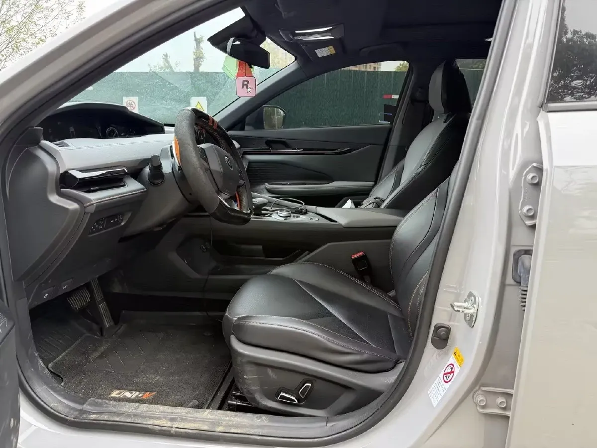 2022 ChangAn UNI-V 1.5T 188HP L4 7DCT,autocango,china used car exporter,china ev exporter,chinese used car exporter,chinese used ev exporter