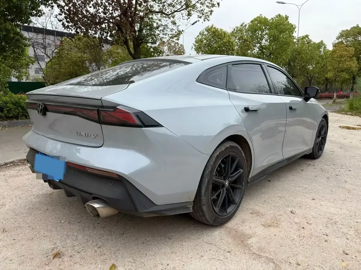 2022 ChangAn UNI-V 1.5T 188HP L4 7DCT,autocango,china used car exporter,china ev exporter,chinese used car exporter,chinese used ev exporter