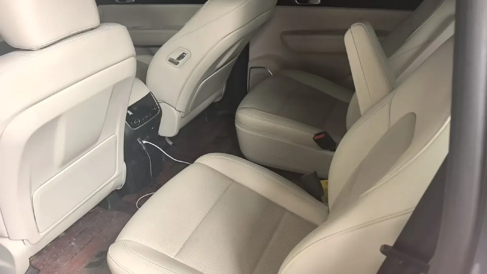 2021 Li ONE Range Extended 131HP REEV 40.5KWH,autocango,china used car exporter,china ev exporter,chinese used car exporter,chinese used ev exporter