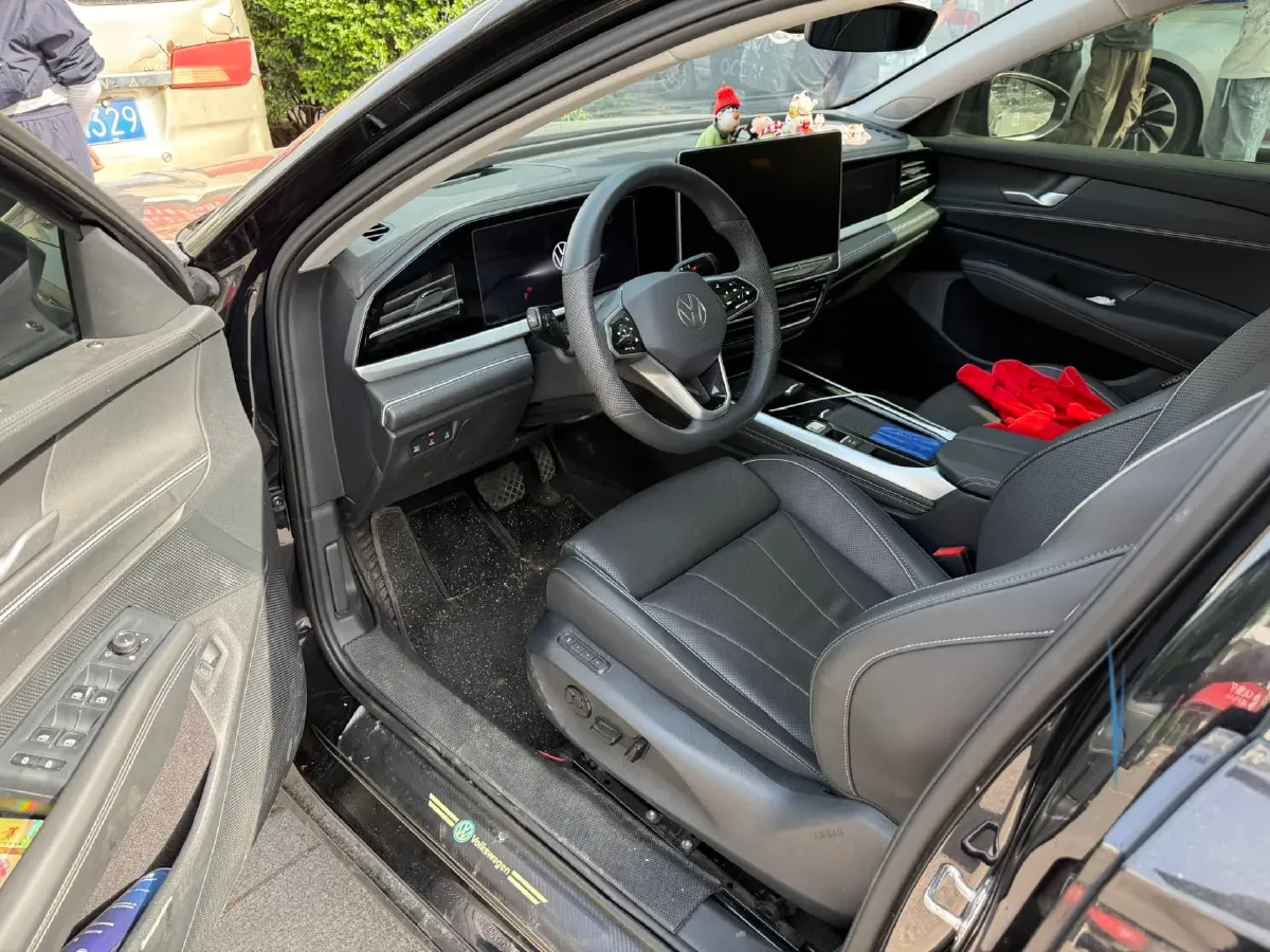 2025 Volkswagen Passat 2.0T 220HP L4 7DCT,autocango,china used car exporter,china ev exporter,chinese used car exporter,chinese used ev exporter