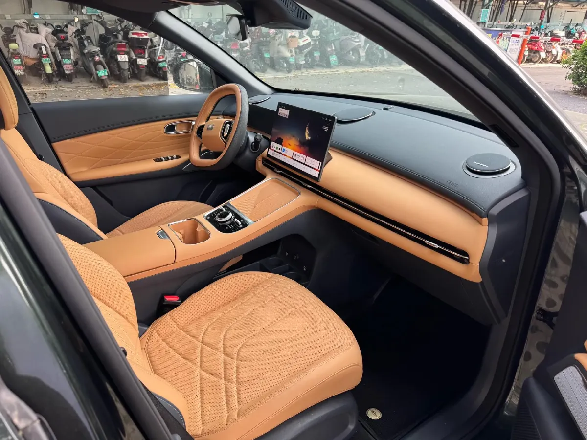 2025 LanDian E5 PLUS 1.5L 95HP L4 E-CVT PHEV 25KWH,autocango,china used car exporter,china ev exporter,chinese used car exporter,chinese used ev exporter