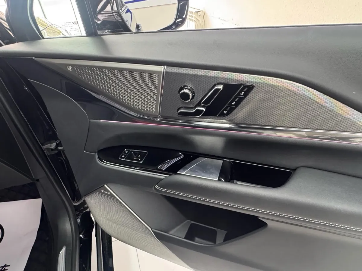 2025 Cadillac XT5 2.0T 237HP L4 9AT,autocango,china used car exporter,china ev exporter,chinese used car exporter,chinese used ev exporter