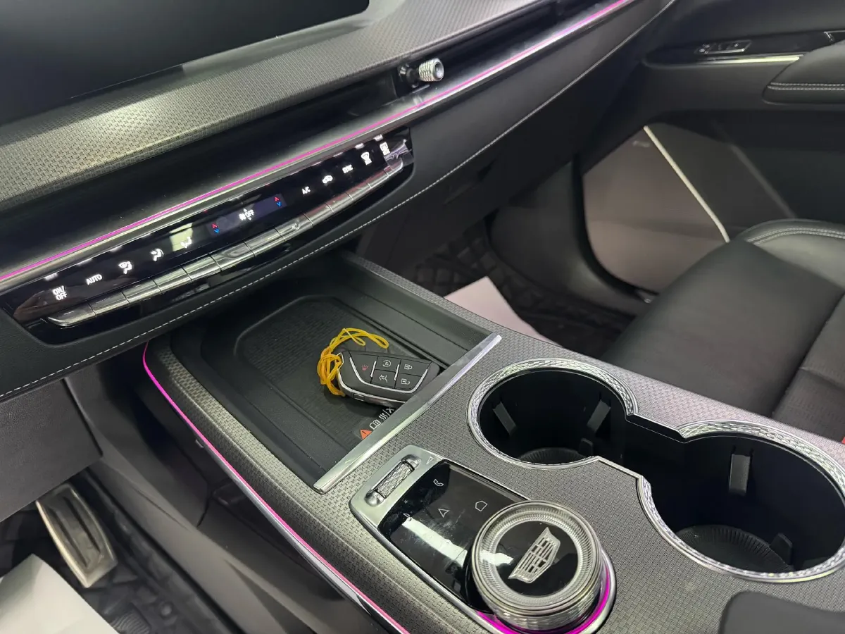 2025 Cadillac XT5 2.0T 237HP L4 9AT,autocango,china used car exporter,china ev exporter,chinese used car exporter,chinese used ev exporter