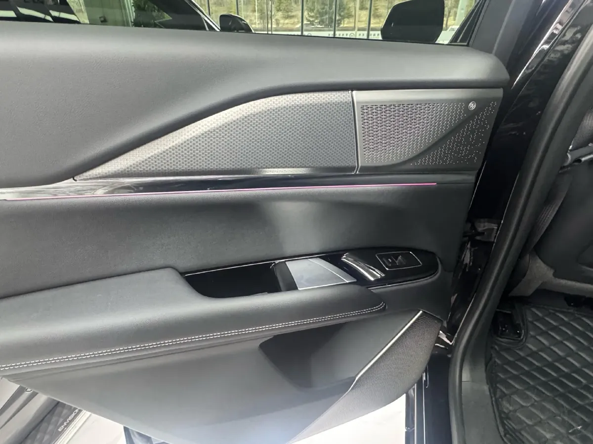 2025 Cadillac XT5 2.0T 237HP L4 9AT,autocango,china used car exporter,china ev exporter,chinese used car exporter,chinese used ev exporter