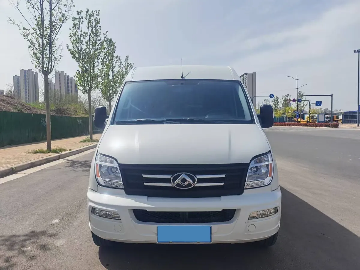 2023 MAXUS XinTu V80 2.0T 127HP L4 6MT,autocango,china used car exporter,china ev exporter,chinese used car exporter,chinese used ev exporter