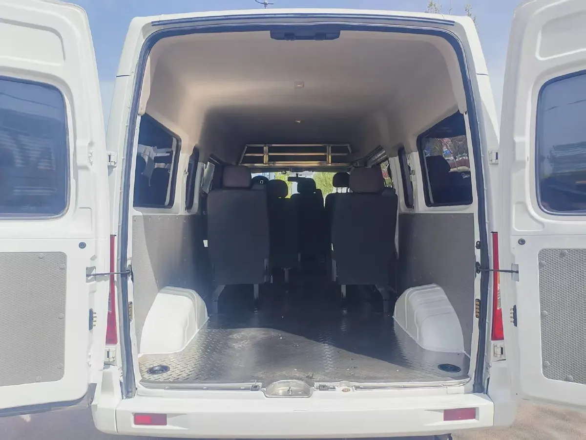 2023 MAXUS XinTu V80 2.0T 127HP L4 6MT,autocango,china used car exporter,china ev exporter,chinese used car exporter,chinese used ev exporter