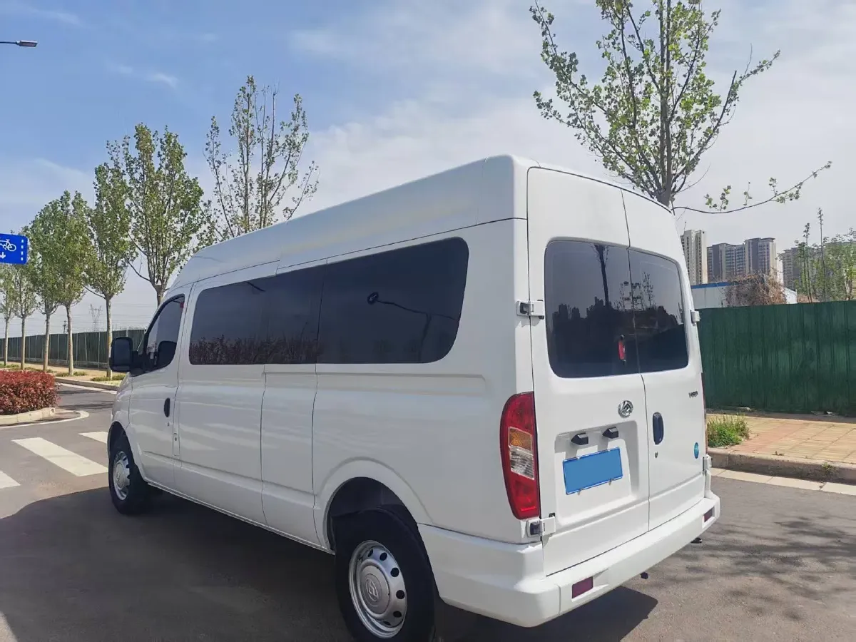 2023 MAXUS XinTu V80 2.0T 127HP L4 6MT,autocango,china used car exporter,china ev exporter,chinese used car exporter,chinese used ev exporter