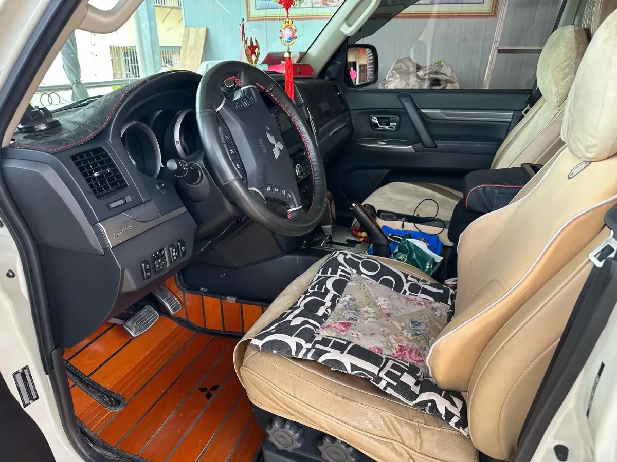 2020 Mitsubishi Pajero 3.0L 174HP V6 5AT,autocango,china used car exporter,china ev exporter,chinese used car exporter,chinese used ev exporter