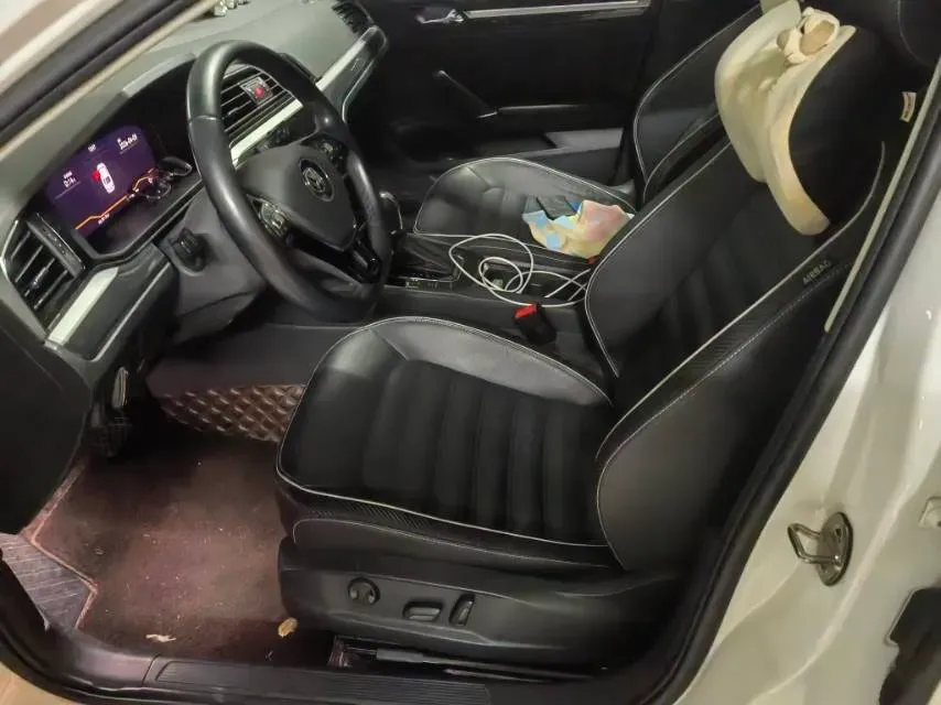 2021 Volkswagen T-Roc 1.4T 150HP L4 7DCT,autocango,china used car exporter,china ev exporter,chinese used car exporter,chinese used ev exporter