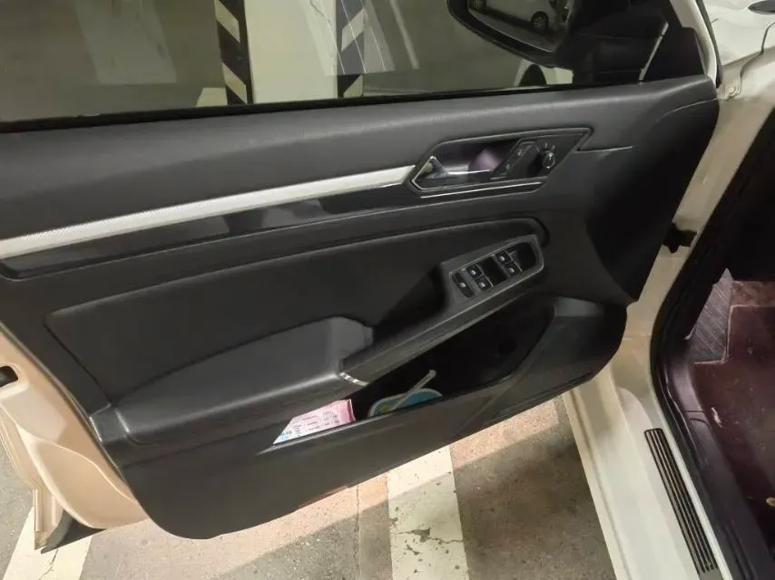 2021 Volkswagen T-Roc 1.4T 150HP L4 7DCT,autocango,china used car exporter,china ev exporter,chinese used car exporter,chinese used ev exporter