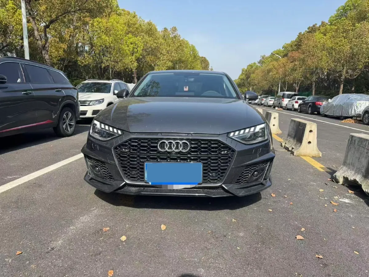 2023 Audi A4L 2.0T 190HP L4 7DCT,autocango,china used car exporter,china ev exporter,chinese used car exporter,chinese used ev exporter
