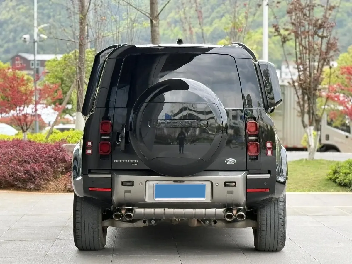 2023 Land Rover Defender 3.0T 400HP L6 8AT,autocango,china used car exporter,china ev exporter,chinese used car exporter,chinese used ev exporter