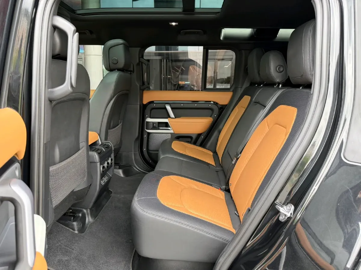 2023 Land Rover Defender 3.0T 400HP L6 8AT,autocango,china used car exporter,china ev exporter,chinese used car exporter,chinese used ev exporter