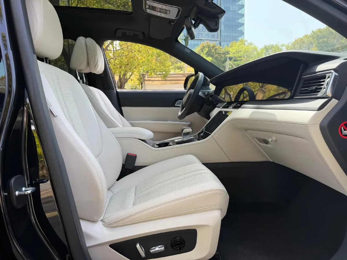 2020 Li ONE Range Extended 131HP REEV 40.5KWH,autocango,china used car exporter,china ev exporter,chinese used car exporter,chinese used ev exporter