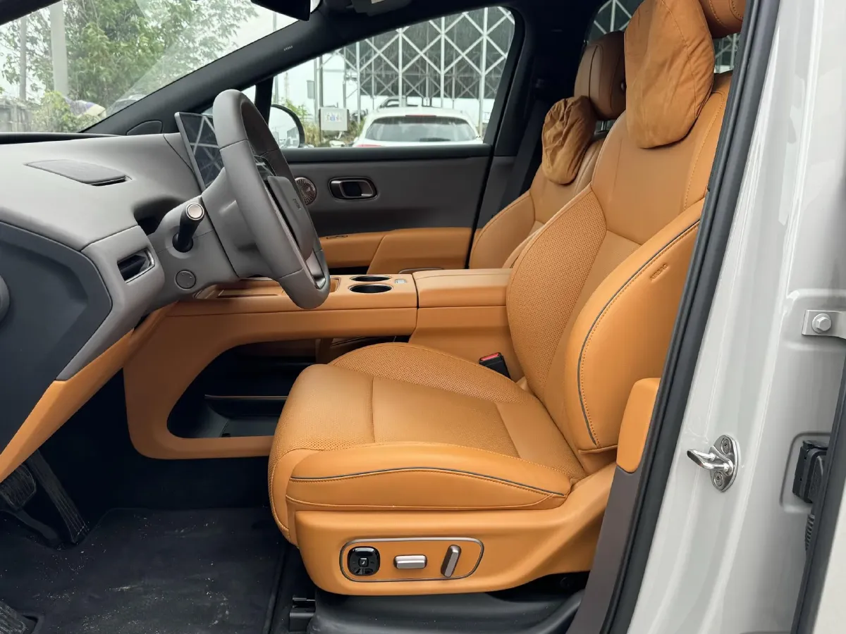 2025 Li i8 BEV,autocango,china used car exporter,china ev exporter,chinese used car exporter,chinese used ev exporter