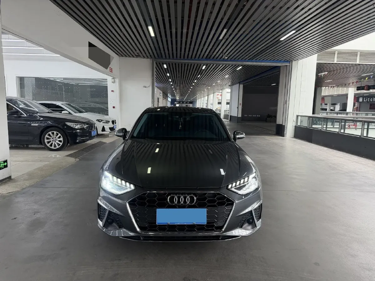 2022 Audi A4L 2.0T 190HP L4 7DCT,autocango,china used car exporter,china ev exporter,chinese used car exporter,chinese used ev exporter