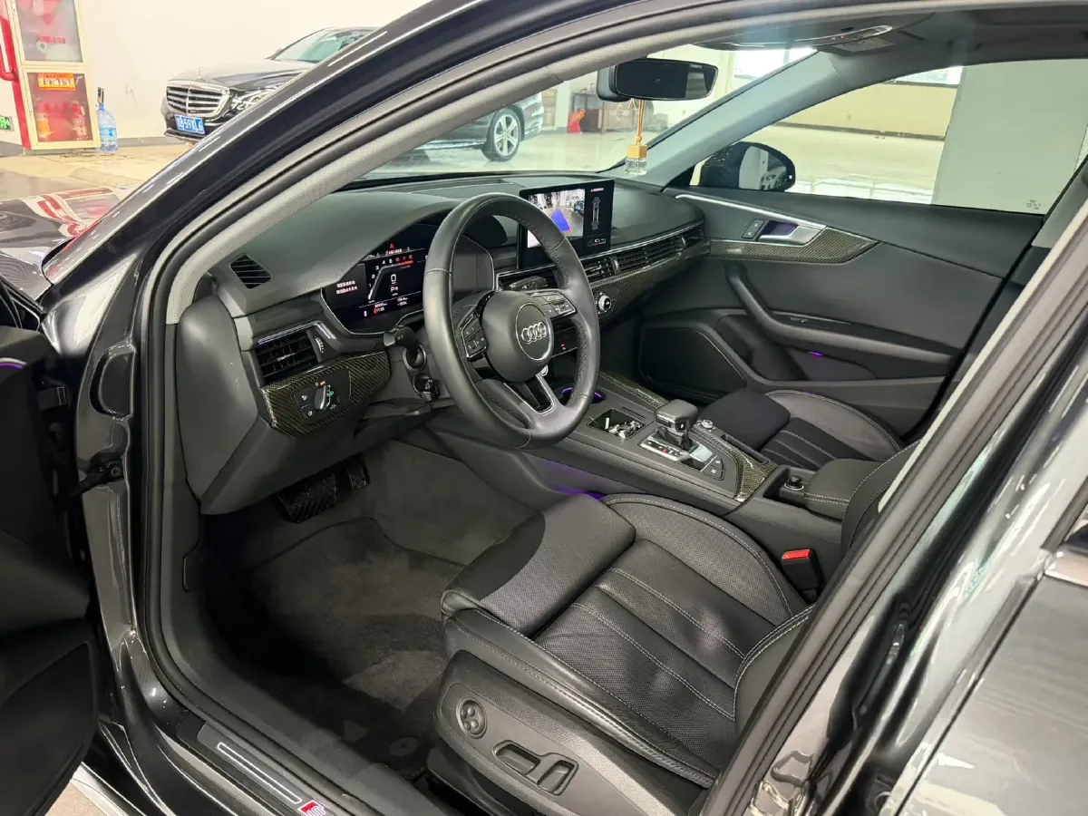 2022 Audi A4L 2.0T 190HP L4 7DCT,autocango,china used car exporter,china ev exporter,chinese used car exporter,chinese used ev exporter