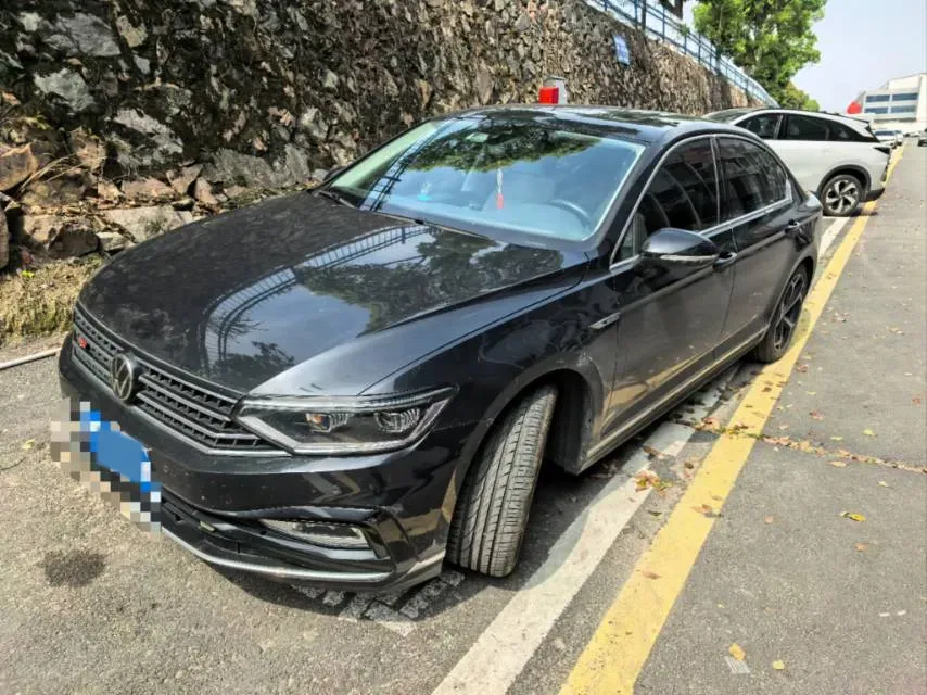 2023 Volkswagen Magotan 2.0T 186HP L4 7DCT,autocango,china used car exporter,china ev exporter,chinese used car exporter,chinese used ev exporter