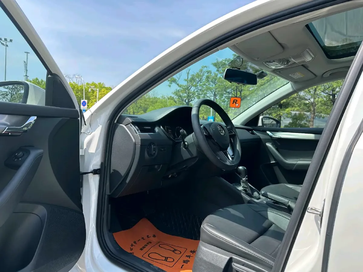 2020 Skoda Octavia 1.5L 113HP L4 6AT,autocango,china used car exporter,china ev exporter,chinese used car exporter,chinese used ev exporter