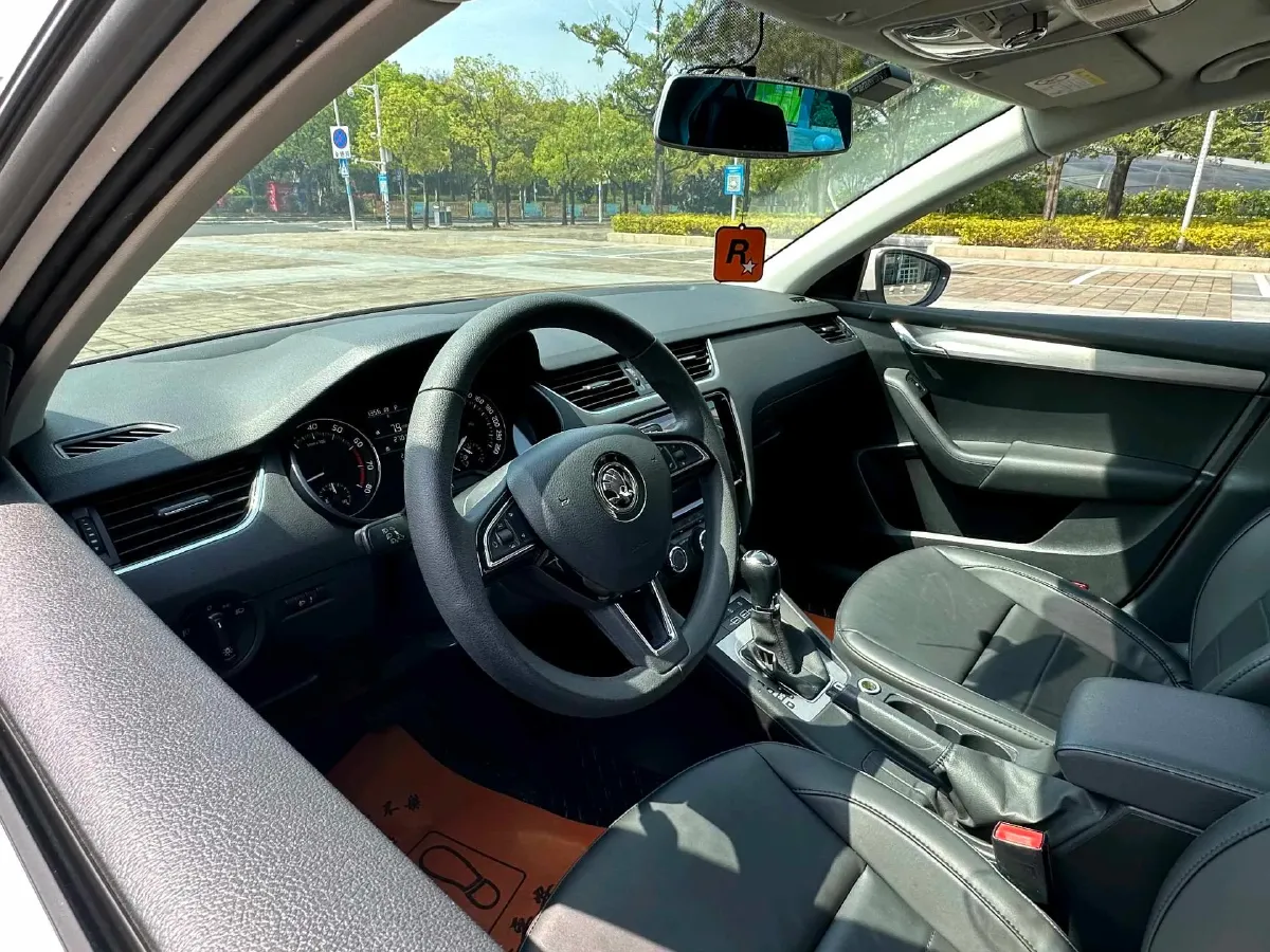 2020 Skoda Octavia 1.5L 113HP L4 6AT,autocango,china used car exporter,china ev exporter,chinese used car exporter,chinese used ev exporter
