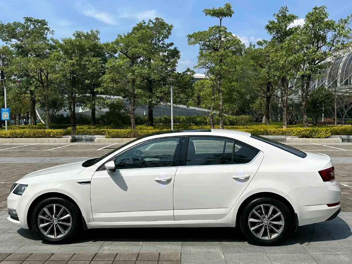 2020 Skoda Octavia 1.5L 113HP L4 6AT,autocango,china used car exporter,china ev exporter,chinese used car exporter,chinese used ev exporter