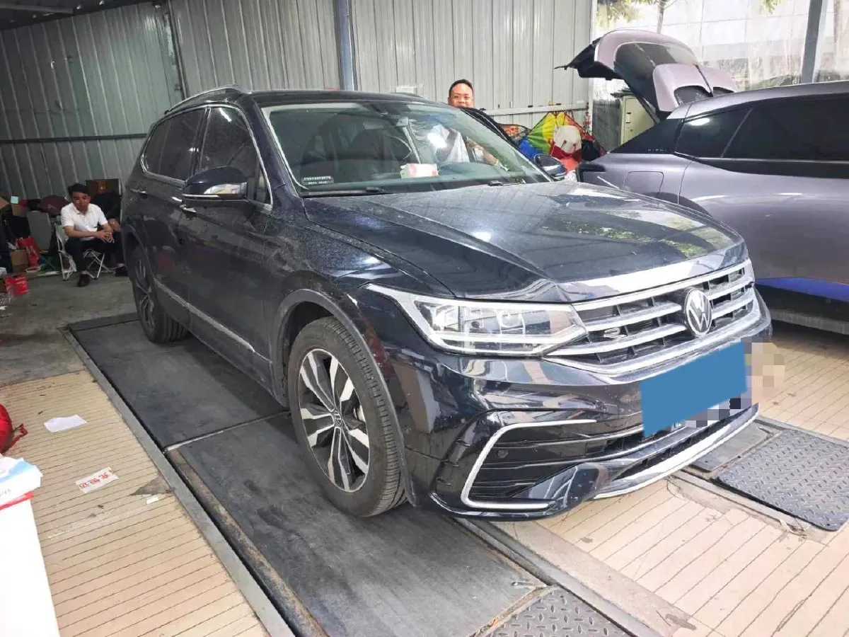 2025 Volkswagen Tiguan L 2.0T 186HP L4 7DCT,autocango,china used car exporter,china ev exporter,chinese used car exporter,chinese used ev exporter
