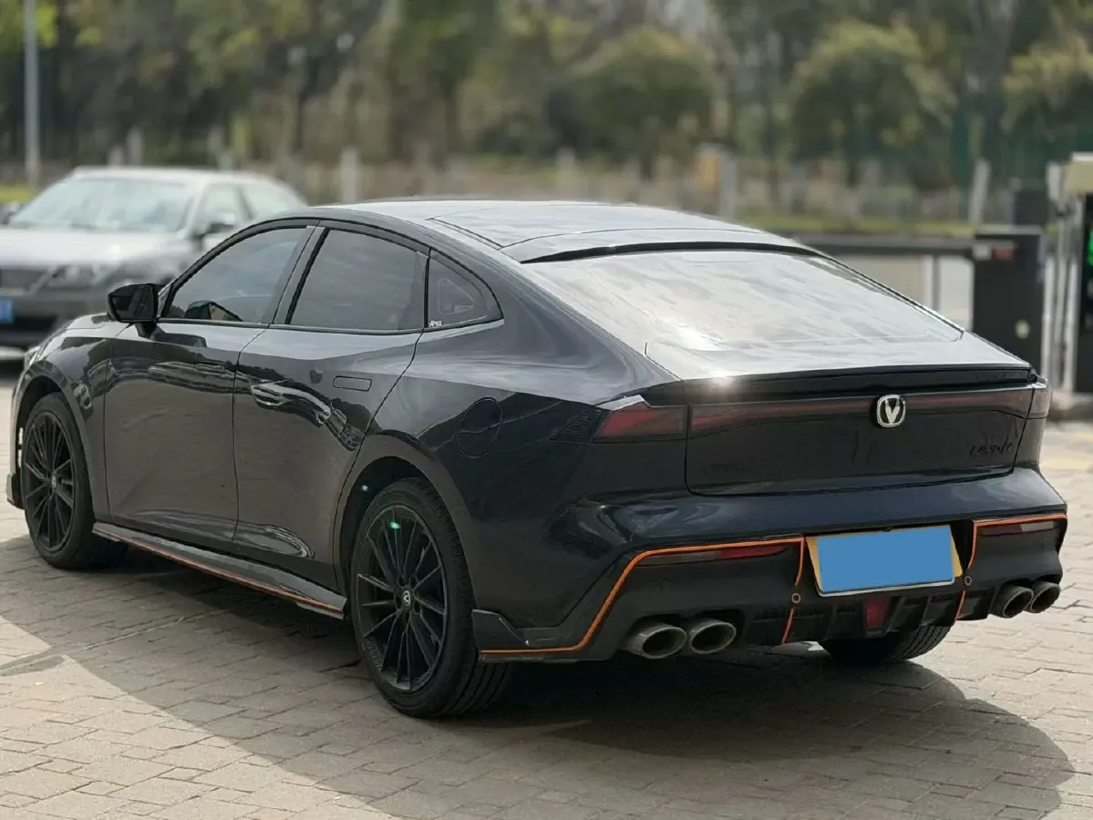 2024 ChangAn UNI-V 2.0T 233HP L4 8AT,autocango,china used car exporter,china ev exporter,chinese used car exporter,chinese used ev exporter