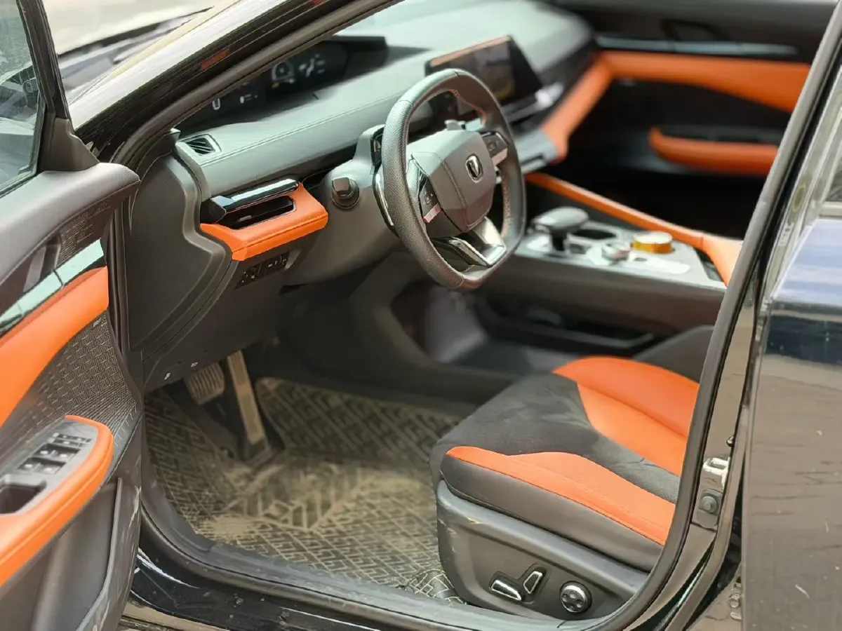 2024 ChangAn UNI-V 2.0T 233HP L4 8AT,autocango,china used car exporter,china ev exporter,chinese used car exporter,chinese used ev exporter