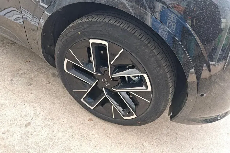 2025 Avatr 11 1.5T 156HP L4 REEV 39.05KWH,autocango,china used car exporter,china ev exporter,chinese used car exporter,chinese used ev exporter