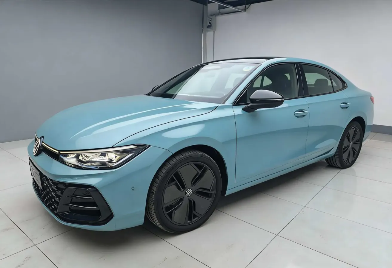 2025 Volkswagen Passat 2.0T 220HP L4 7DCT,autocango,china used car exporter,china ev exporter,chinese used car exporter,chinese used ev exporter