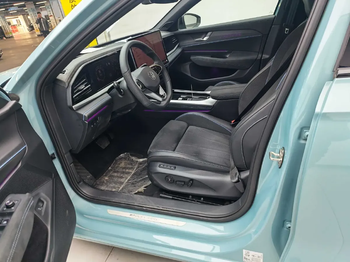 2025 Volkswagen Passat 2.0T 220HP L4 7DCT,autocango,china used car exporter,china ev exporter,chinese used car exporter,chinese used ev exporter