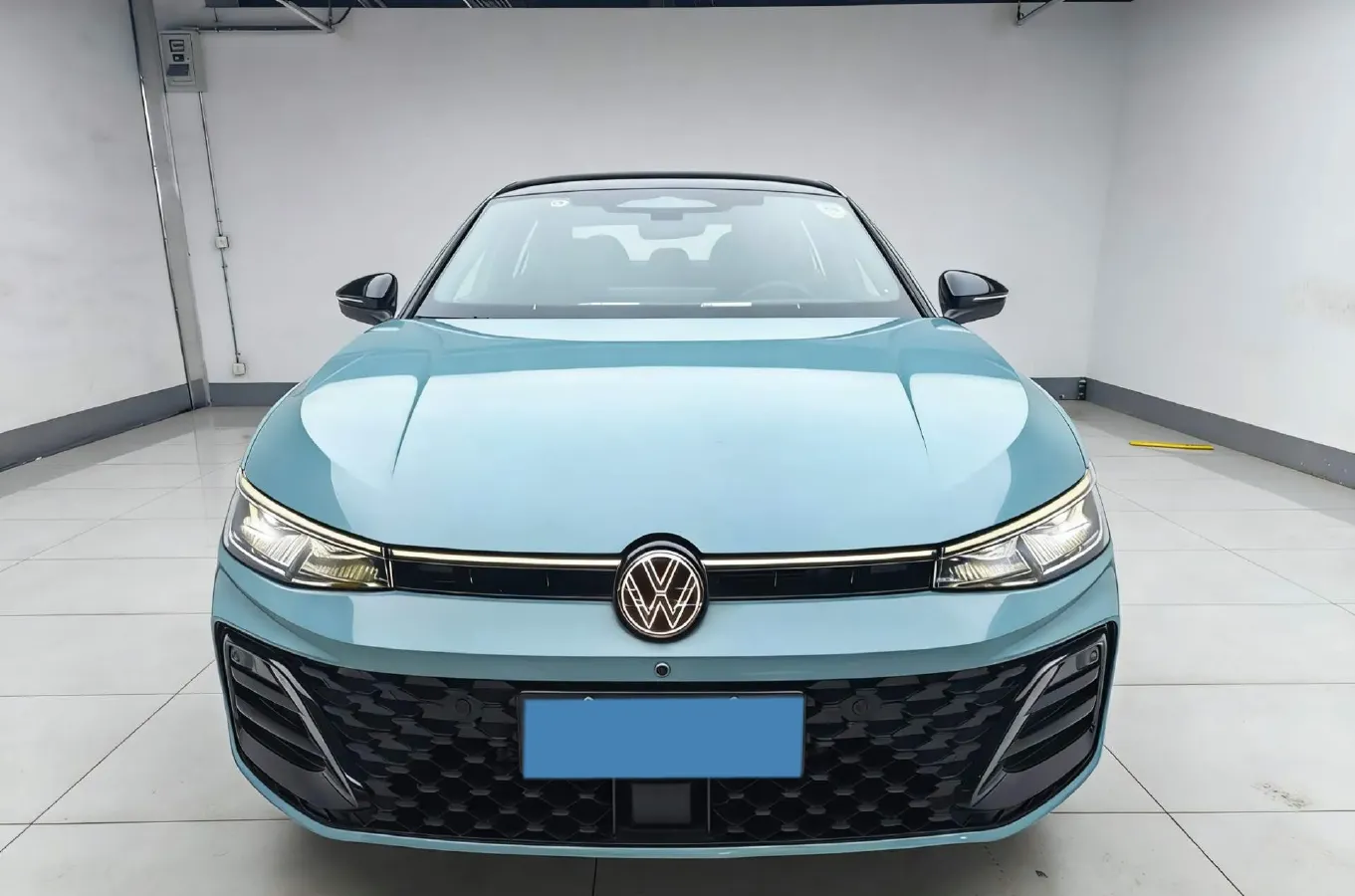 2025 Volkswagen Passat 2.0T 220HP L4 7DCT,autocango,china used car exporter,china ev exporter,chinese used car exporter,chinese used ev exporter