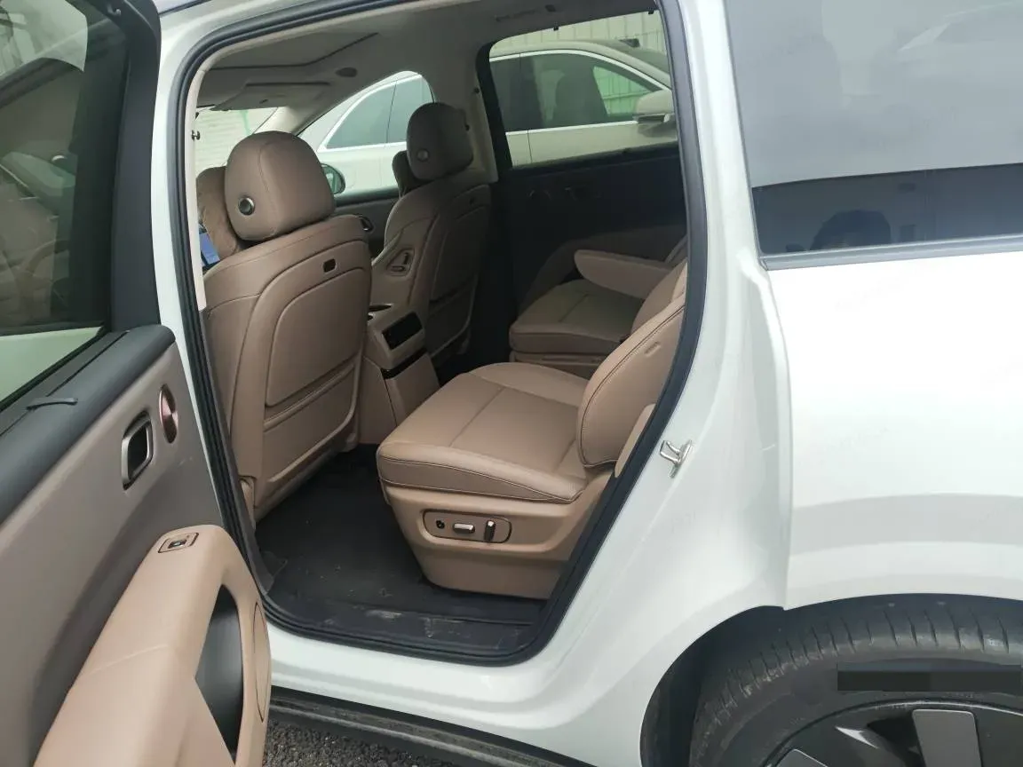 2025 Li i8 BEV,autocango,china used car exporter,china ev exporter,chinese used car exporter,chinese used ev exporter