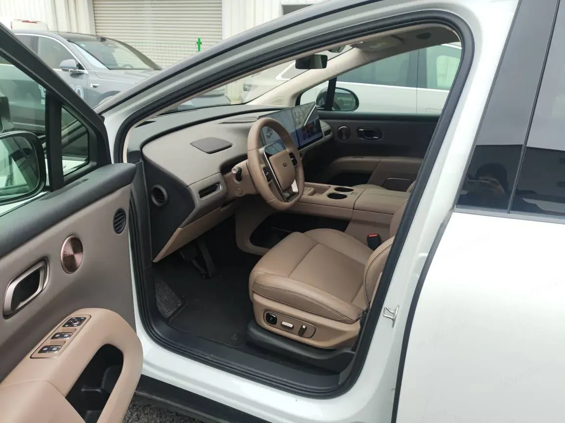 2025 Li i8 BEV,autocango,china used car exporter,china ev exporter,chinese used car exporter,chinese used ev exporter