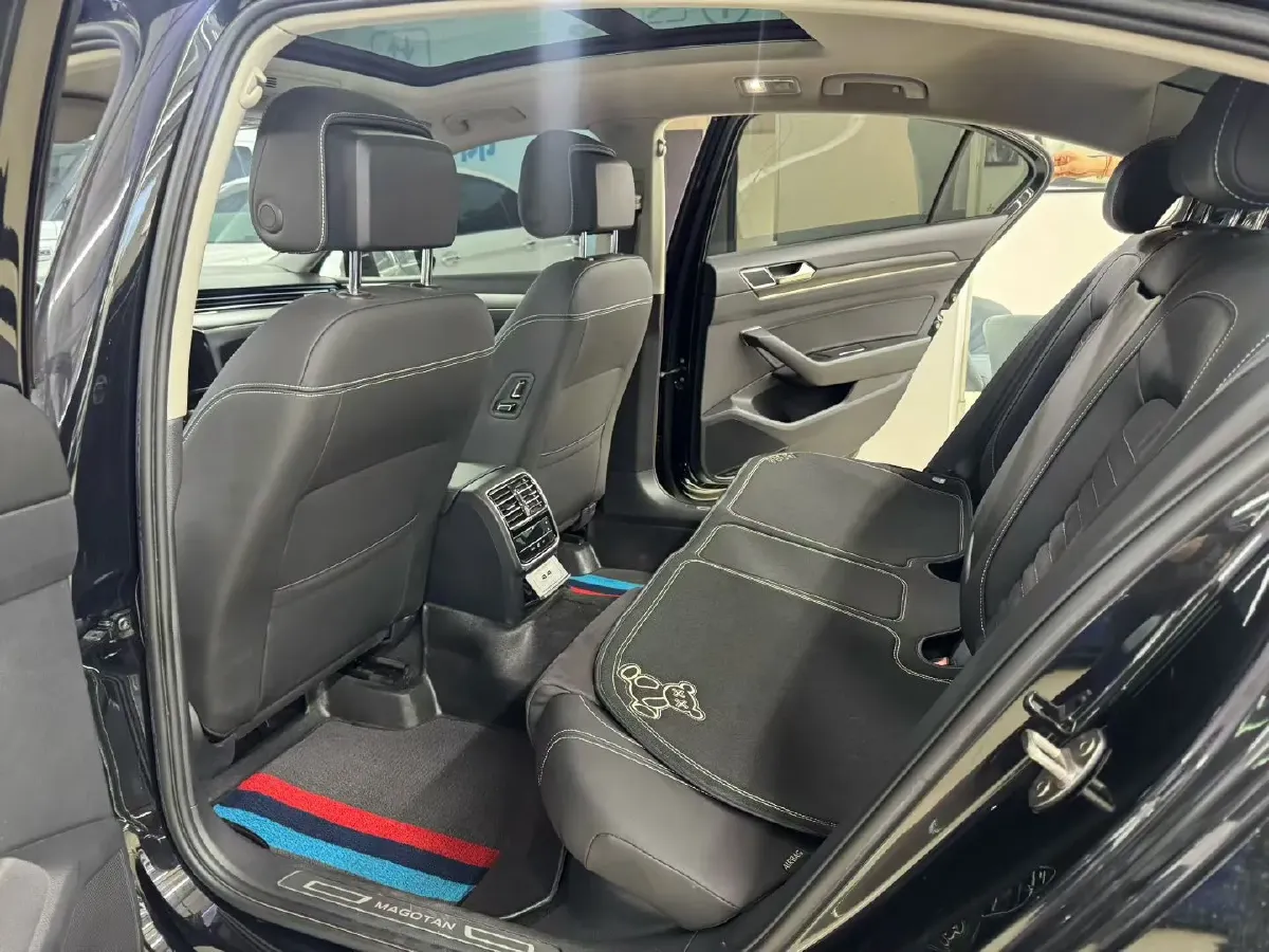 2020 Volkswagen Magotan 2.0T 186HP L4 7DCT,autocango,china used car exporter,china ev exporter,chinese used car exporter,chinese used ev exporter