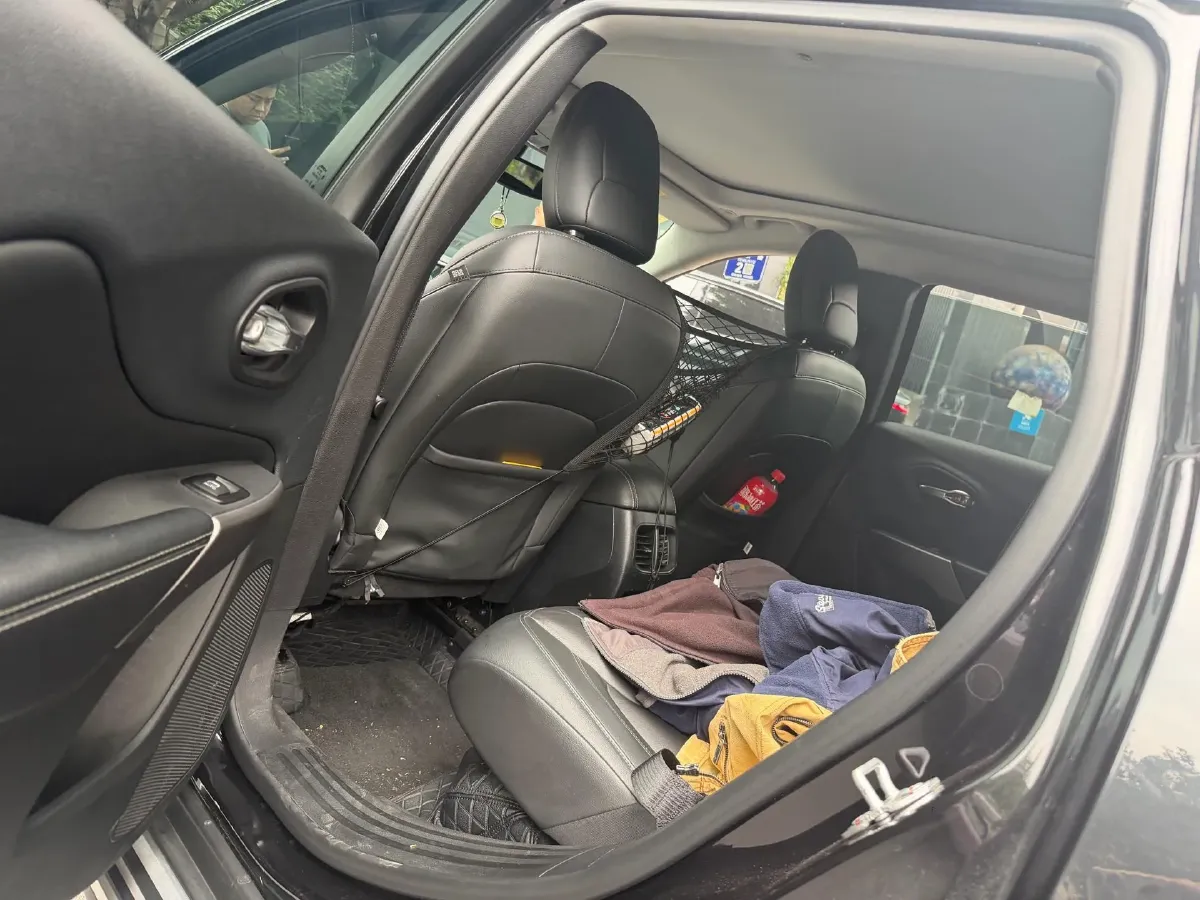 2020 Jeep Cherokee 2.0T 265HP L4 9AT,autocango,china used car exporter,china ev exporter,chinese used car exporter,chinese used ev exporter