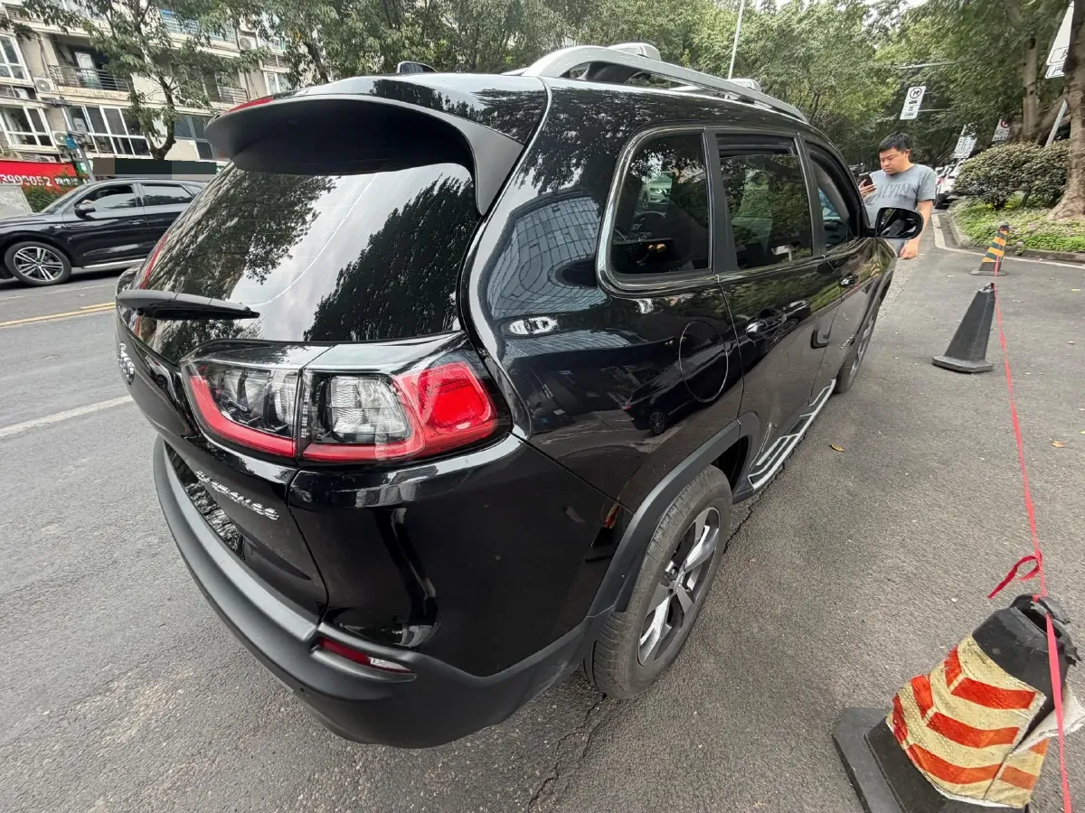 2020 Jeep Cherokee 2.0T 265HP L4 9AT,autocango,china used car exporter,china ev exporter,chinese used car exporter,chinese used ev exporter