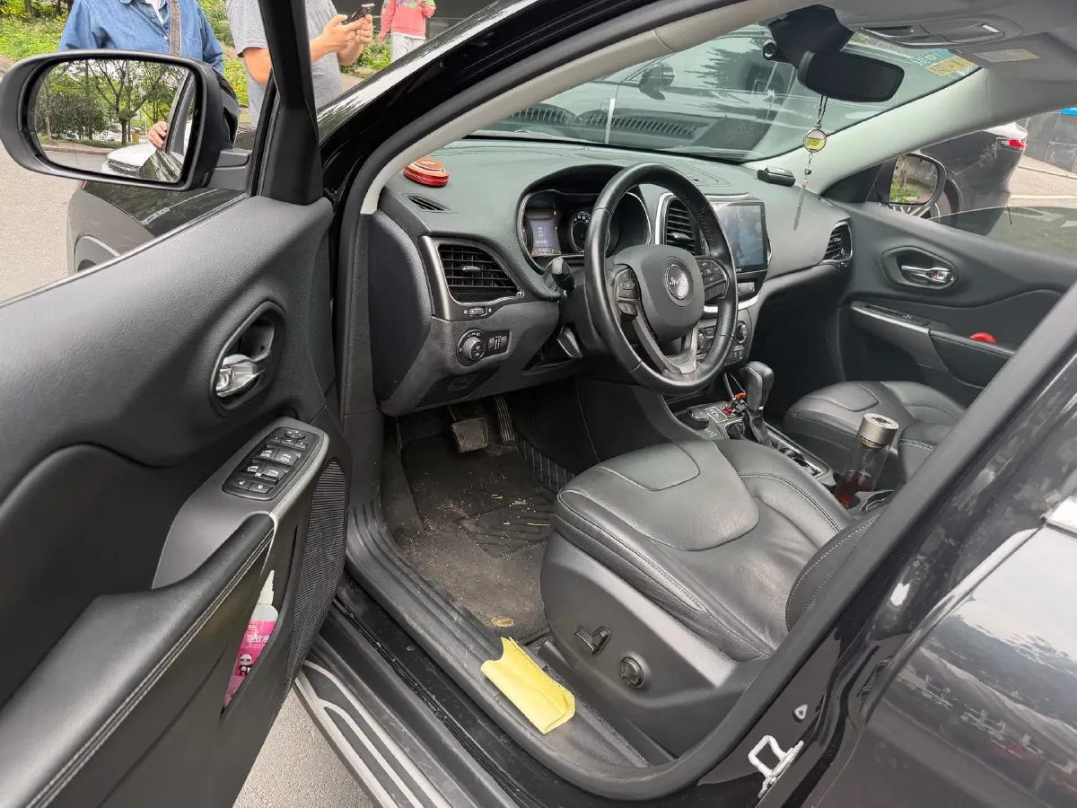 2020 Jeep Cherokee 2.0T 265HP L4 9AT,autocango,china used car exporter,china ev exporter,chinese used car exporter,chinese used ev exporter