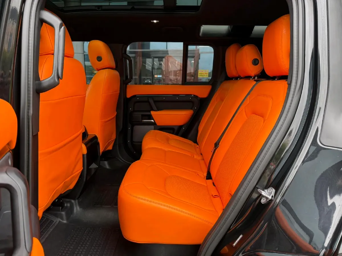 2022 Land Rover Defender 3.0T 400HP L6 8AT,autocango,china used car exporter,china ev exporter,chinese used car exporter,chinese used ev exporter