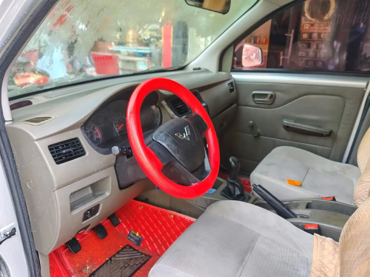 2019 WuLing RongGuang V 1.5L 112HP L4 5MT,autocango,china used car exporter,china ev exporter,chinese used car exporter,chinese used ev exporter