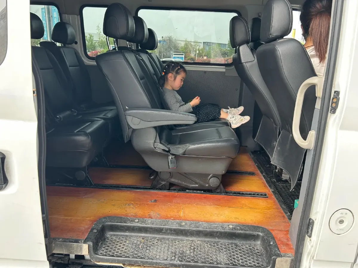 2023 MAXUS XinTu V80 2.0T 139HP L4 6MT,autocango,china used car exporter,china ev exporter,chinese used car exporter,chinese used ev exporter