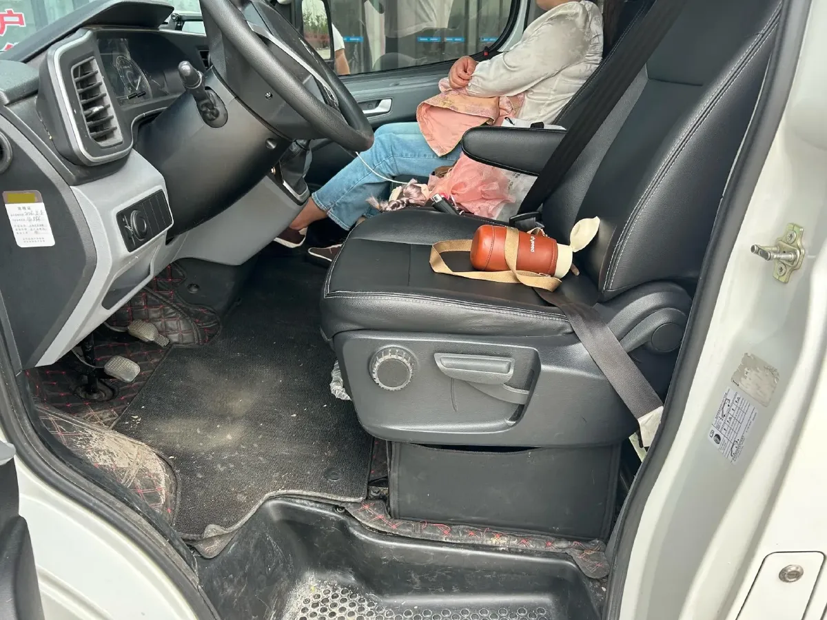 2023 MAXUS XinTu V80 2.0T 139HP L4 6MT,autocango,china used car exporter,china ev exporter,chinese used car exporter,chinese used ev exporter