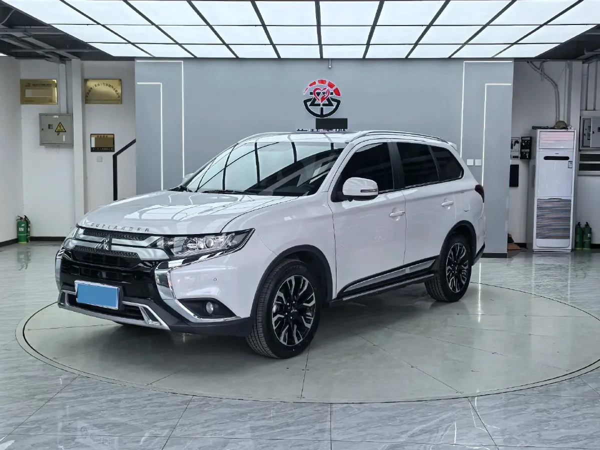 2020 Mitsubishi Outlander 2.0L 166HP L4 CVT,autocango,china used car exporter,china ev exporter,chinese used car exporter,chinese used ev exporter