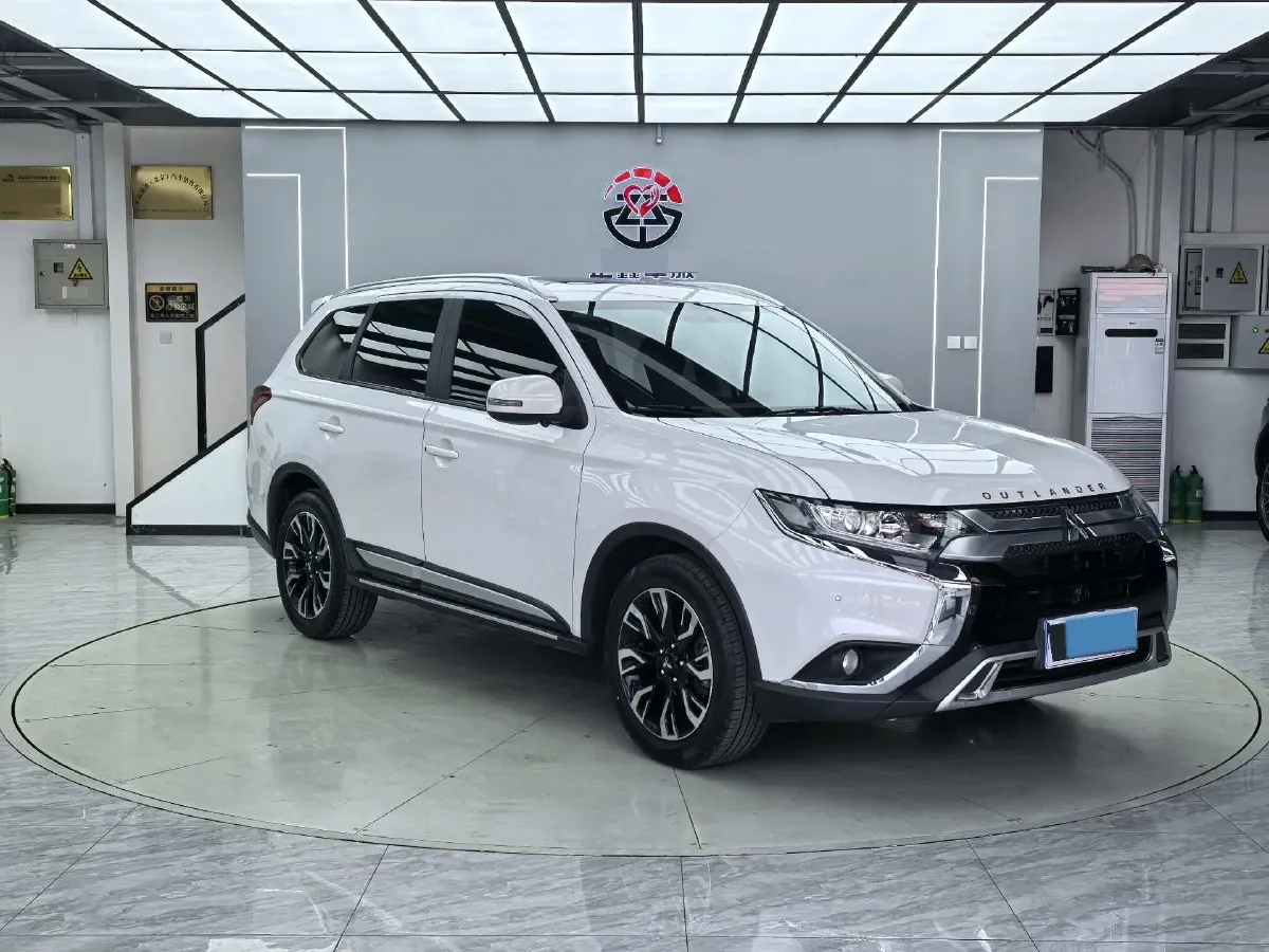 2020 Mitsubishi Outlander 2.0L 166HP L4 CVT,autocango,china used car exporter,china ev exporter,chinese used car exporter,chinese used ev exporter