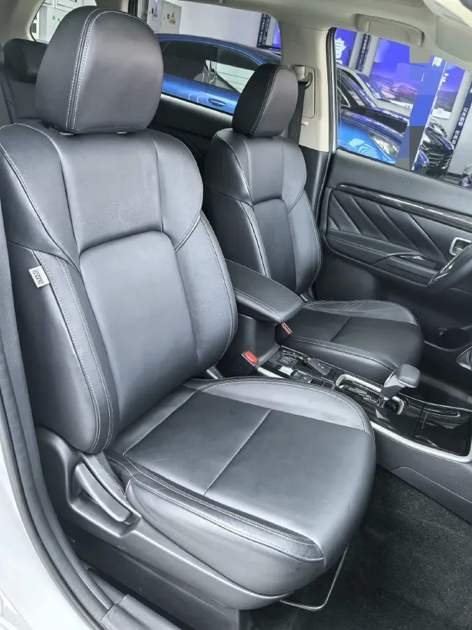 2020 Mitsubishi Outlander 2.0L 166HP L4 CVT,autocango,china used car exporter,china ev exporter,chinese used car exporter,chinese used ev exporter