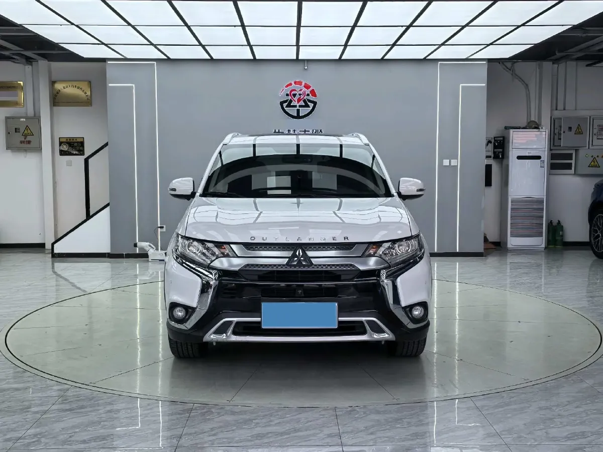 2020 Mitsubishi Outlander 2.0L 166HP L4 CVT,autocango,china used car exporter,china ev exporter,chinese used car exporter,chinese used ev exporter